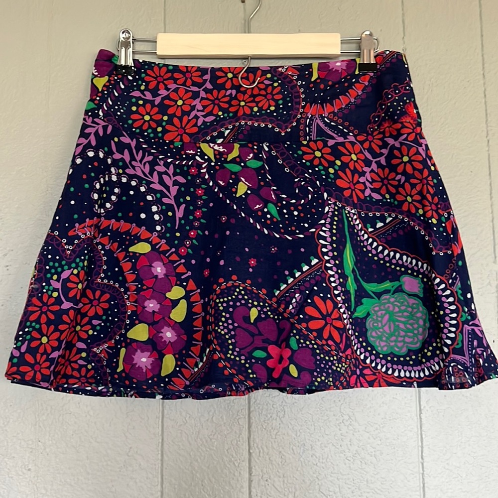 Summer Lilly Pulitzer skirt size 6; in good condition great for summer